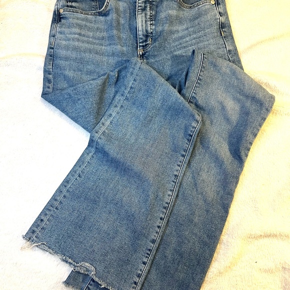 LOFT Flare Jeans Size Petite 28/6 Mid Rise - Picture 2 of 8